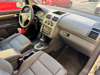 Predám Volkswagen Touran 7miestny Taxi version rok 2009 - 9