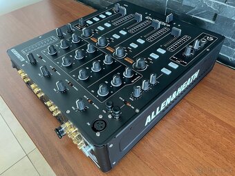 Allen & Heath - 9