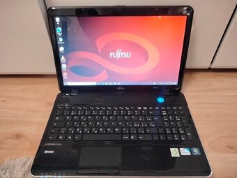 15,6" Fujitsu LifeBook / Intel B960 / 120gb ssd / 4gb ram / - 9