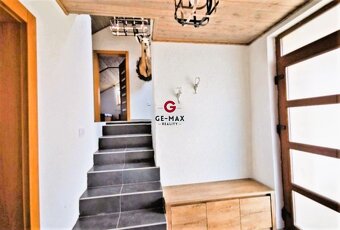 "Štýlový a kompletne zrekonštruovaný rodinný dom v Zbojnom - 9