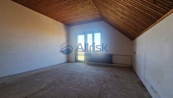 Na predaj veľký 6-izbový rodinný dom s veľkým pozemkom - 9