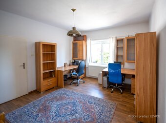 Nevšedný dom vhodný na bývanie aj podnikanie - 9