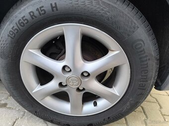 Predávame auto Toyota Corolla 1.6 VVT-i - 9
