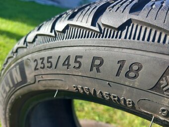 235/45 r18 zimne pneumatiky - 9