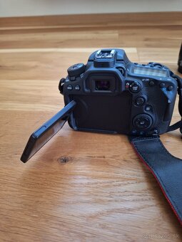 Canon EOS 90D - 9