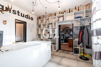 MOKRANCE- ZREKONŠTRUOVANÝ DOM-821 M2 POZEMOK - 9