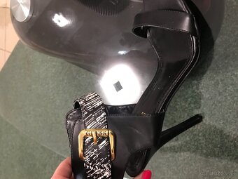 NOVÉ GUESS originál damske sandálky 38 - 9