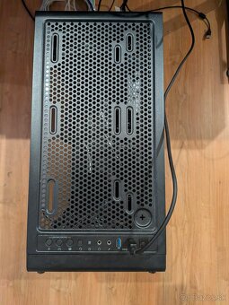 Kompletná herná zostava – PC + 3 monitory + príslušenstvo - 9