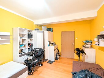 Rodinný 5i dom vo výbornej lokalite s dvorom a garážou - 9