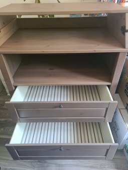 Prebalovaci pult s postielkou a matracom Sundvik Ikea - 9