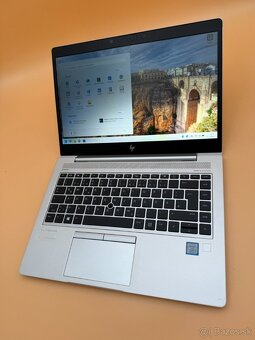 Notebook HP 14″ s procesorom Intel Core i5 a 32 GB RAM - 9