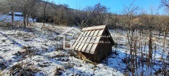 Záhradná chatka pri obci Krásnohorská Dlhá Lúka. - 9