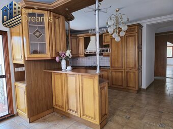 Exkluzívny 8-izbový rodinný dom s bazénom - Luxus a pohodlie - 9