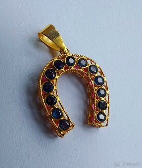 Zlatý prívesok so zafírmi a rubínmi - 9