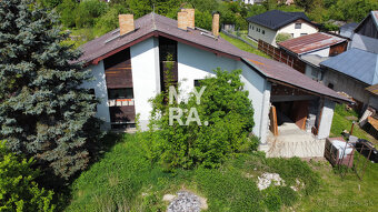 Rozostavaný veľký rodinný dom v obci Raslavice - 9