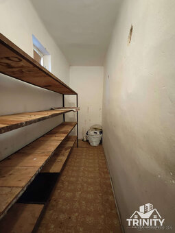 Na predaj poschodový 5-izbový rodinný dom v obci Pribeta - 9