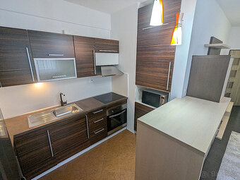 Atraktívny 2 i, Krosnianska (Furča), rekonšt., zariadený - 9