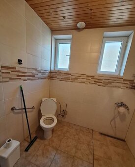 Na predaj rodinný dom so záhradou 1400 m2, obec Dvorníky. - 9