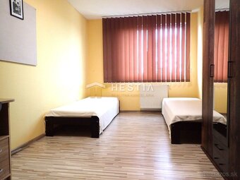 ZNÍŽENÁ CENA Veľký rodinný dom s pozemkom 930 m2 Kuklov - 9