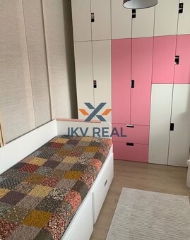 JKVreal ponúka na predaj: Zaujímavo riešený 3-izbový byt na - 9