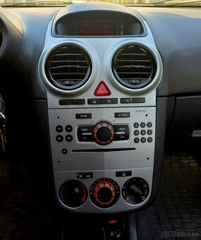 Opel Corsa 1.2 16V 63kw Benzín 2014 Limited Edition - 9
