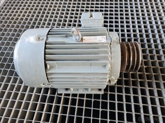 Predám pätkové el.motory 5,5kW , 4kW - 9