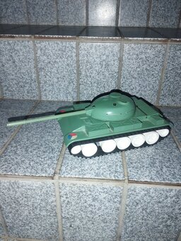 Busta Lenin syngovana - 9