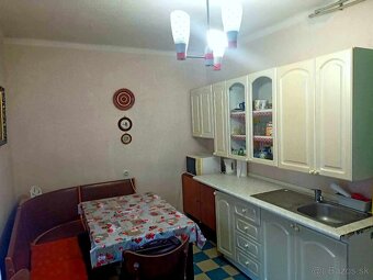 Predaj, rodinný dom s veľkým pozemkom vhodný na podnikanie - 9