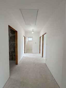 Novostavba vo Veľkých Kostoľanoch – moderné bývanie - 9