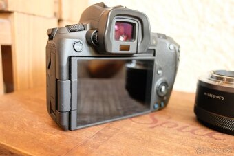 ✅ Canon EOS R - 9