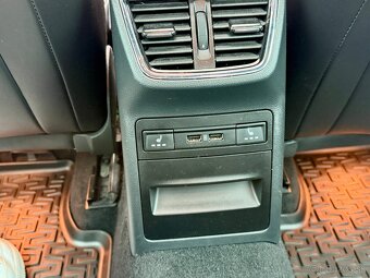 ŠKODA OCTAVIA 2.0 TDI RS - 9