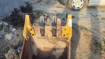 Komatsu wb93r5 - 9