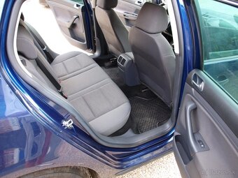 Volkswagen Golf 1.6 FSI Trend - 9