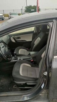 Kia Ceed 1,6 GDI Platinum - 9