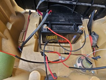 Detské elektrické autíčko JEEP pre dve deti - 9