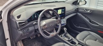 Hyundai IONIQ Plug In Hybrid - 9