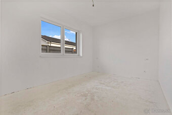 Rodinný dom s dvomi 3 izbovými bytovými jednotkami so záhrad - 9