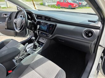TOYOTA AURIS 1.6 i 97KW MT 6 r.v. 2018 EXECUTIVE - 9