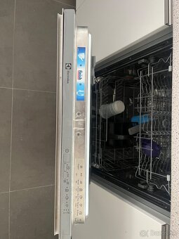 Barový pult / kuchynská linka + umývačka riadu electrolux - 9