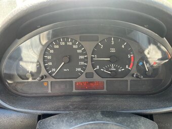 2 auta BMW 320d Octavia 2 TDI - 9