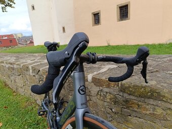 Kellys URC 50 karbónový bicykel - 9