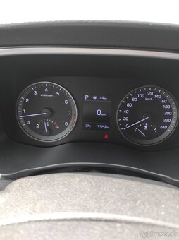 Hyundai Tuscon 1.6 - 9