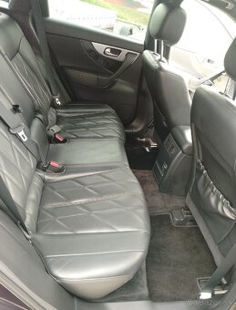 Infiniti QX70S - 9