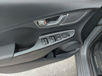 Hyundai Kona Electric 100, servisná kniha, záruka - 9