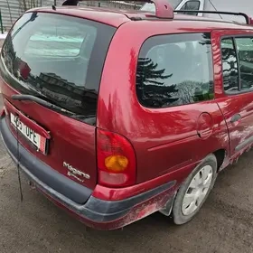 Renault Megane 1.6 r.v.2000 - 9