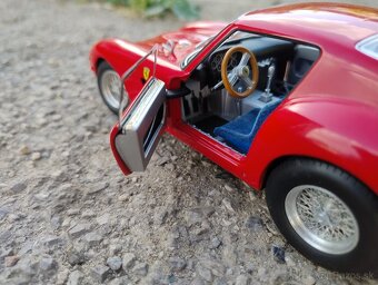 Predám Ferrari 250 GTO 1962, 1:18 Mattel Hot Wheels. - 9