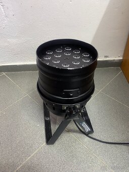 Predám 3 ks led par svetla RGBW - 9