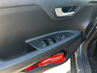 KIA Stonic 1.0 benzín - 9