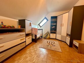 Rezervovaný - Predaj 5 izbového rodinného domu - 9