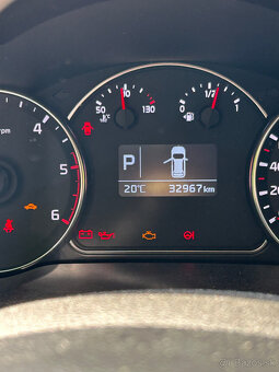 Kia Carens 1,7 CRDi, automat, r. 2017 - 9